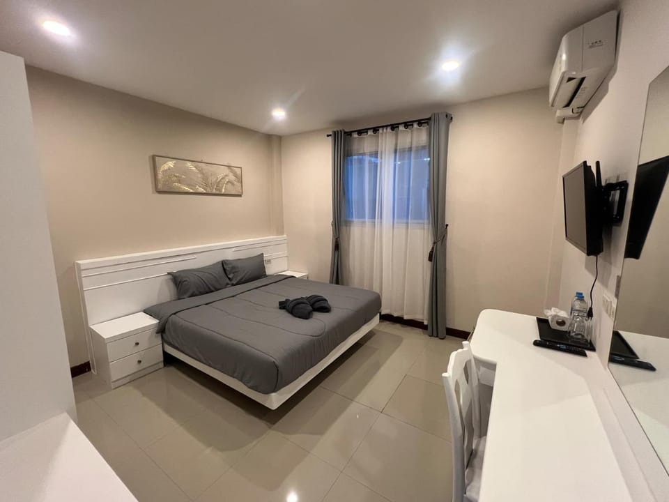 Bed, TV and multimedia, Photo of the whole room, Bedroom, internet, towels, air conditioner