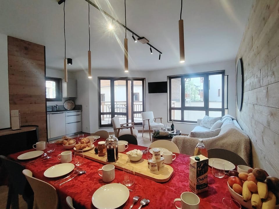 Living room, Dining area