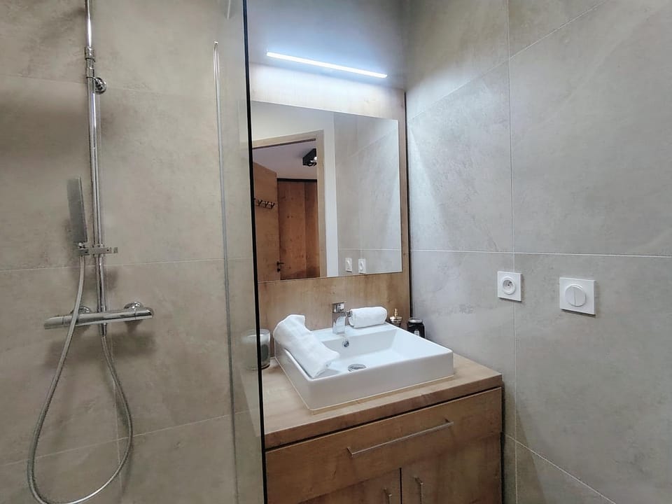 Shower, Bathroom