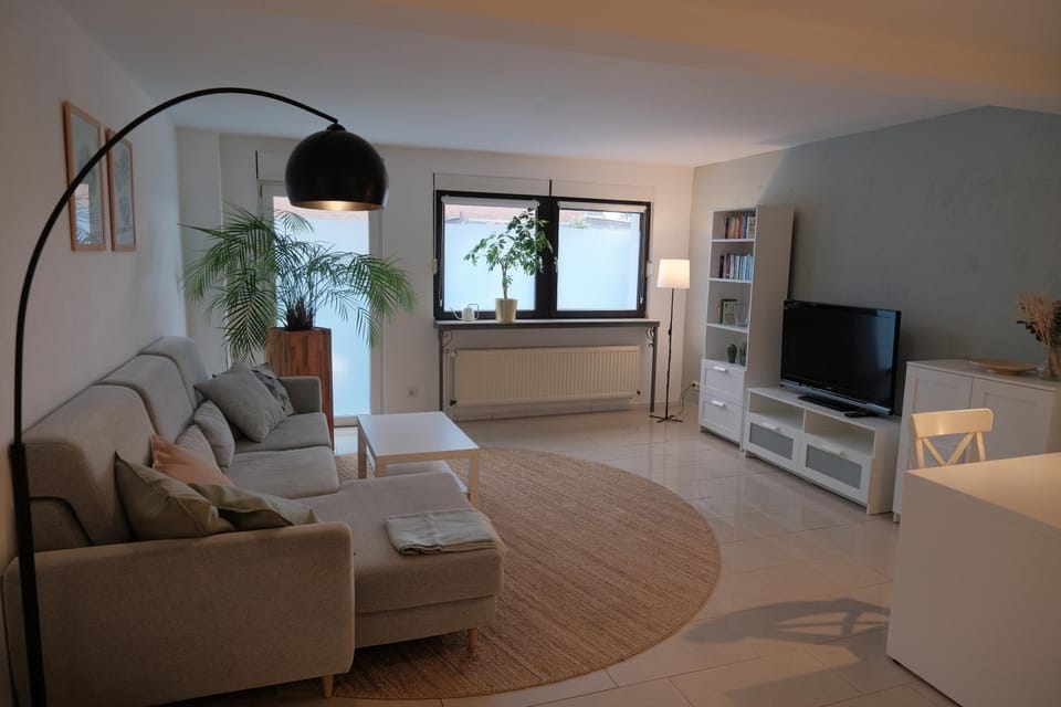 Communal lounge/ TV room, TV and multimedia, Living room, Seating area, Evening entertainment