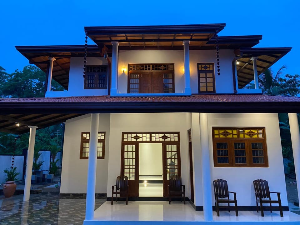 Property building, Facade/entrance, Night