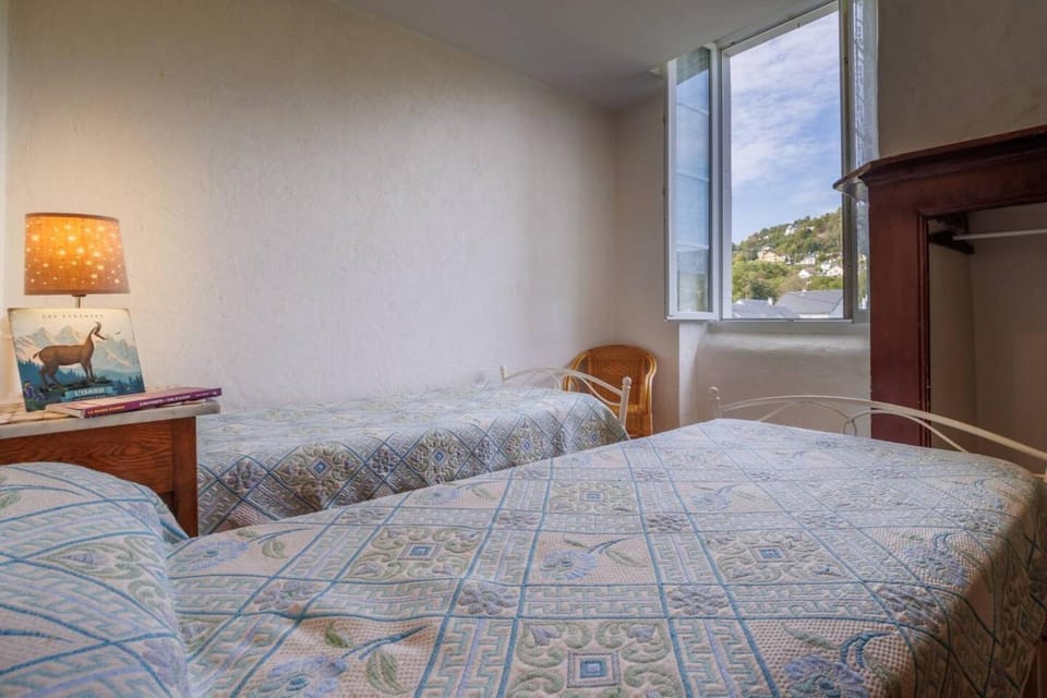 Property building, Living room, Bedroom