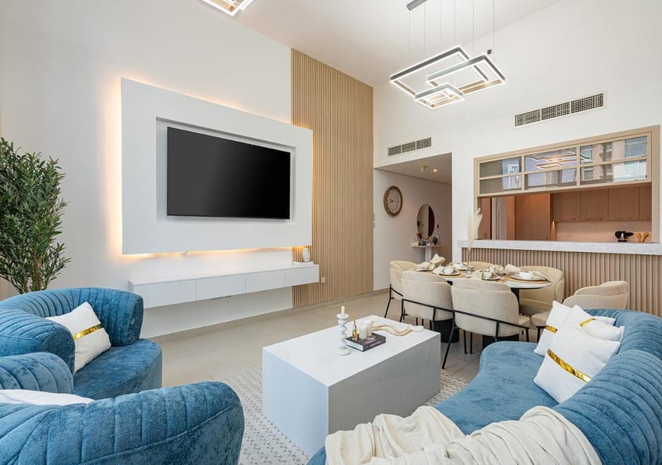 Communal lounge/ TV room, TV and multimedia, Living room, Seating area, Dining area, Evening entertainment