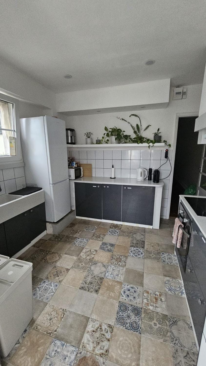 Kitchen or kitchenette, Kitchen or kitchenette, minibar, oven, stove