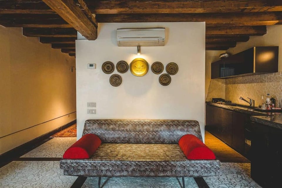 Raphael's Garden House Apartment in Venice