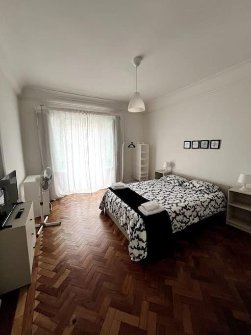 habitacion doble grande 2 personas balcon lisboa Vacation rental in Lisbon