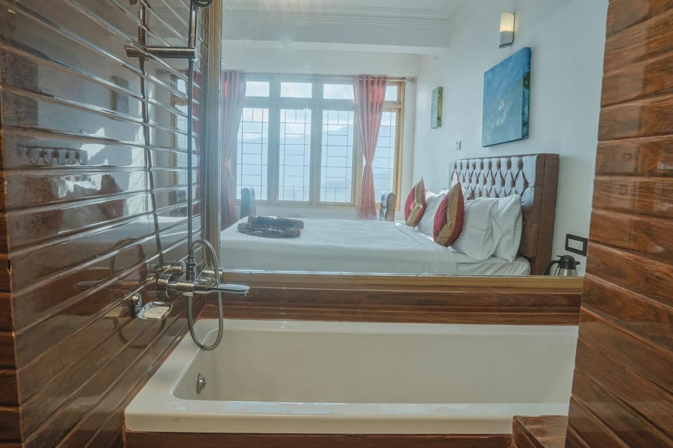 Bed, Bathroom, Photo of the whole room, Bedroom, Bath, towels