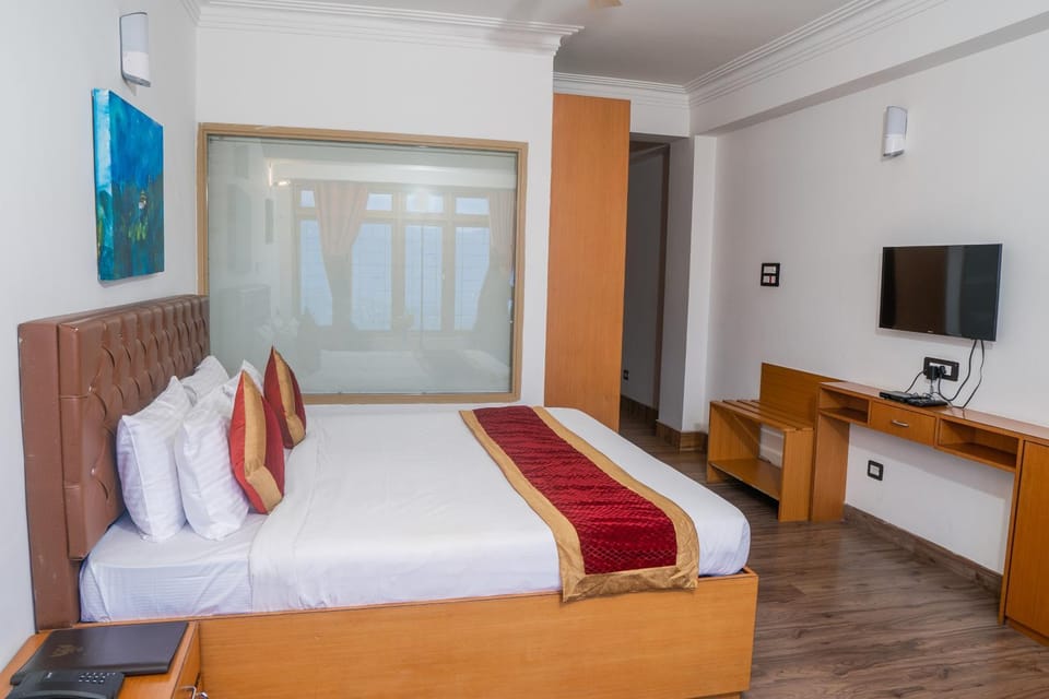 Communal lounge/ TV room, Bed, TV and multimedia, View (from property/room), Photo of the whole room, Bedroom, Bath