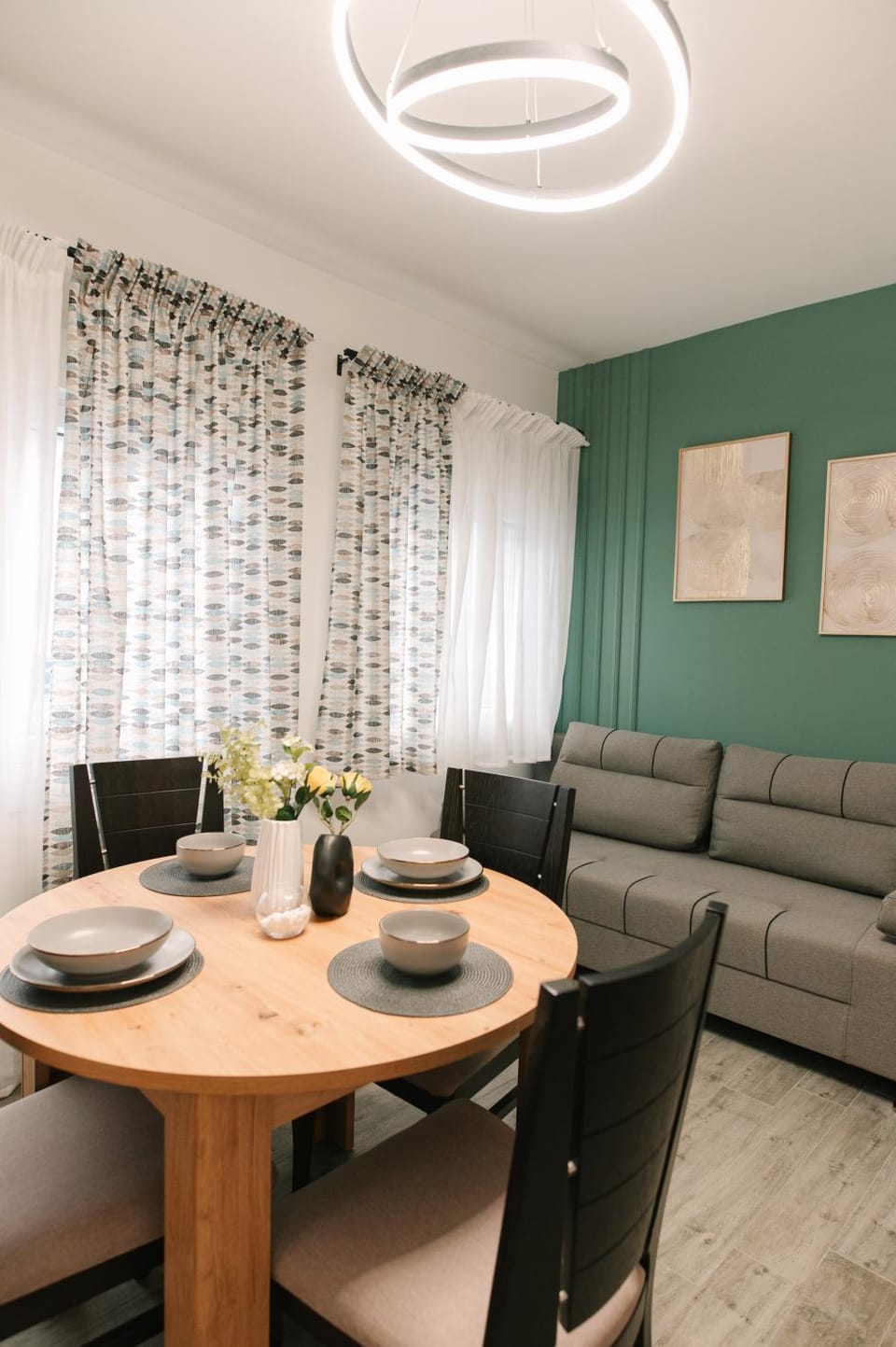 Living room, Seating area, Dining area, internet