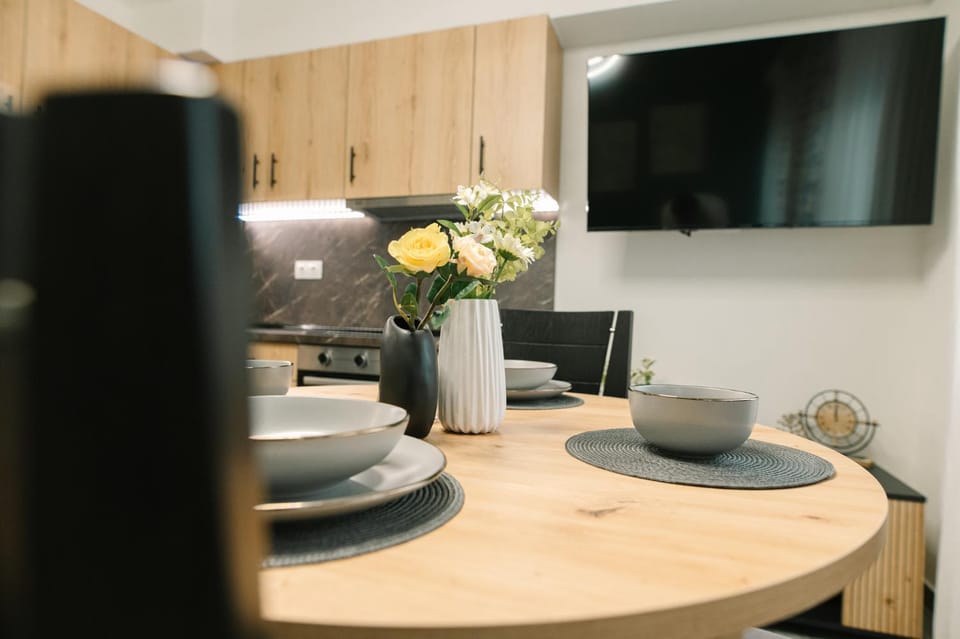 TV and multimedia, Kitchen or kitchenette, Dining area