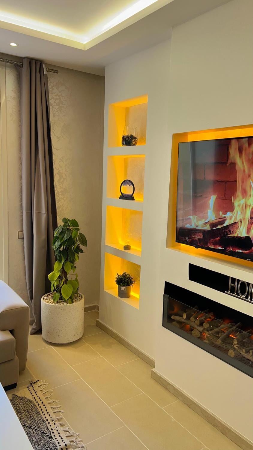 TV and multimedia, Living room, Seating area, Evening entertainment