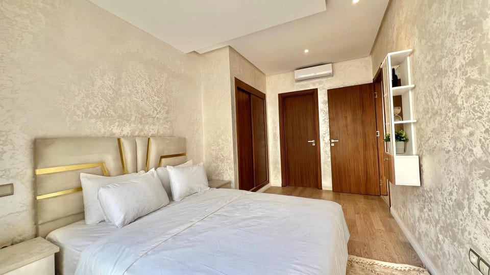 Bed, Photo of the whole room, Bedroom, wardrobe, air conditioner