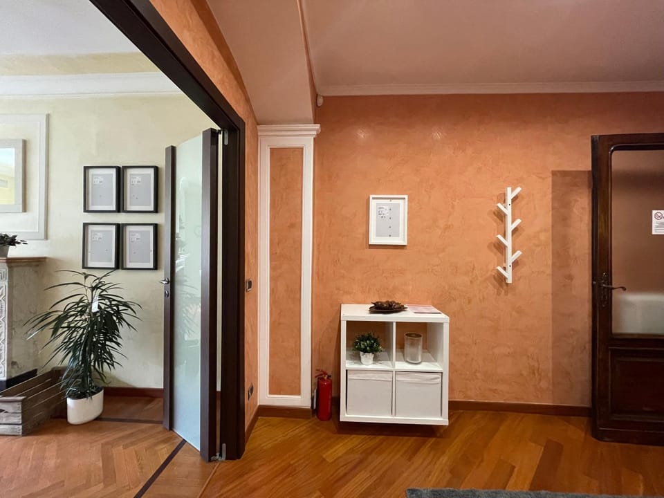 Torino-Historic Center Elegant Home Cathedral x4 Apartment in Turin