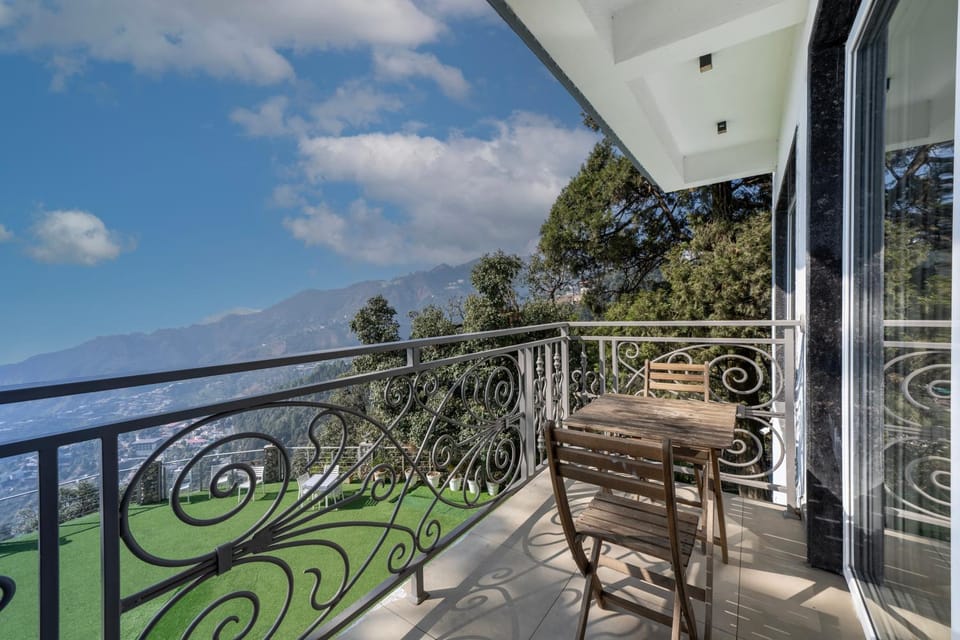 View (from property/room), Balcony/Terrace, Mountain view