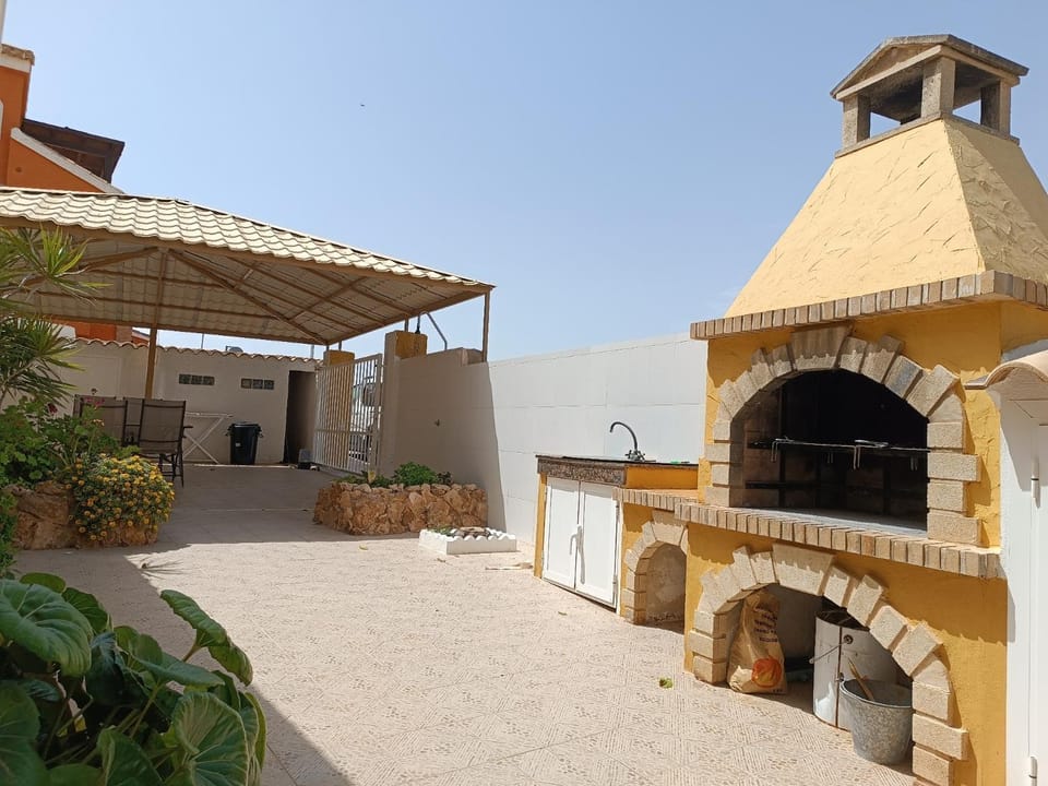 Property building, Day, BBQ facilities, Dining area