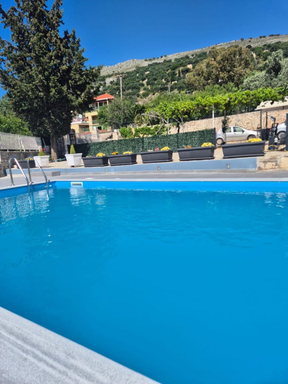 Day, Natural landscape, Mountain view, Swimming pool, Swimming pool, sunbed