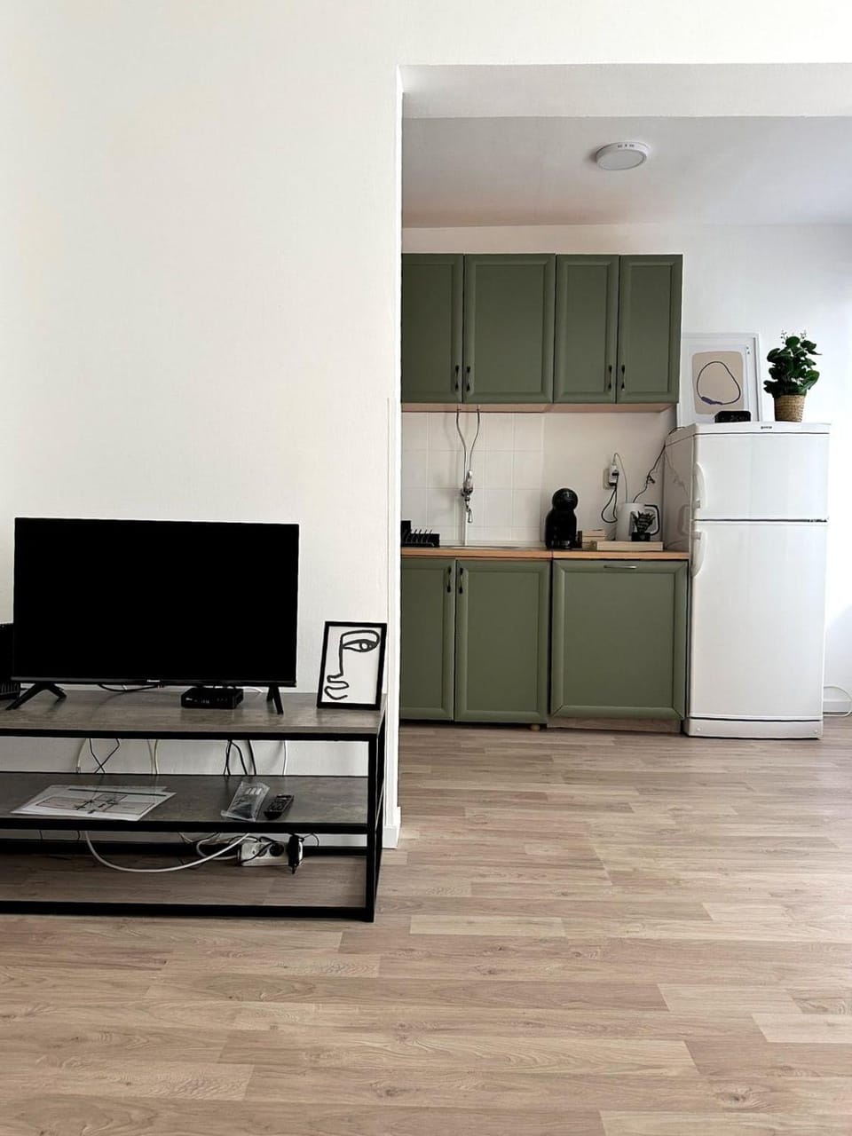 TV and multimedia, Kitchen or kitchenette, Living room