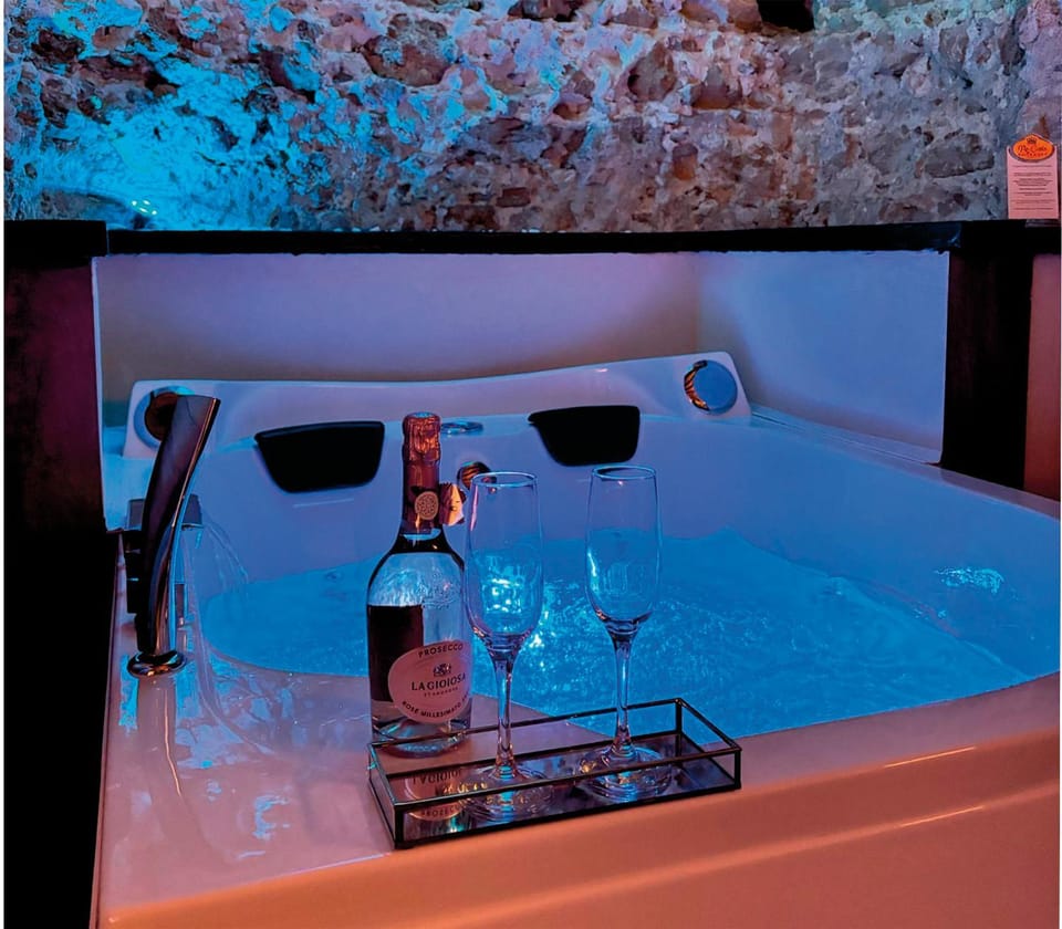 Hot Tub, Spa and wellness centre/facilities