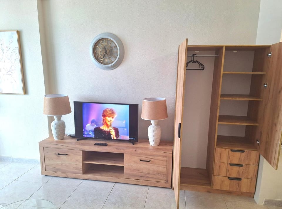 TV and multimedia, Living room, wardrobe