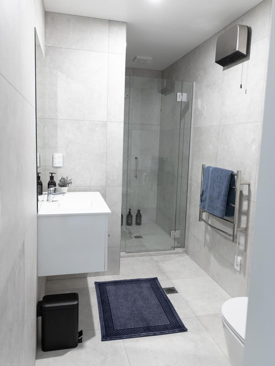 Shower, Bathroom, towels