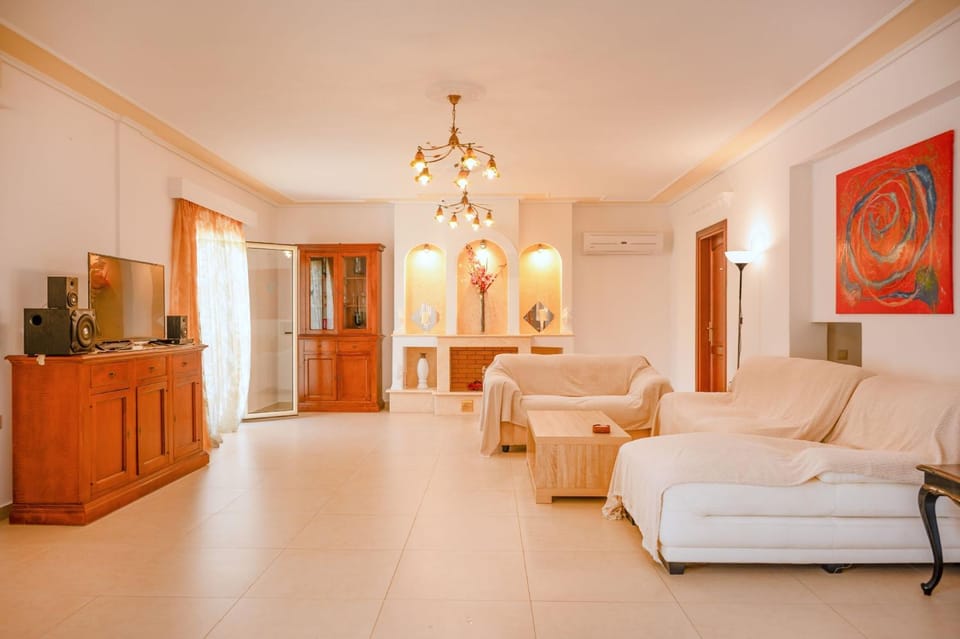 TV and multimedia, Living room, Seating area, air conditioner