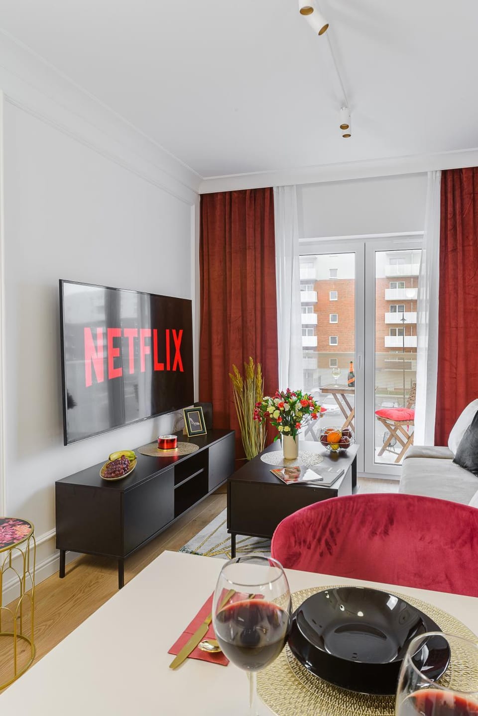TV and multimedia, Living room, Dining area