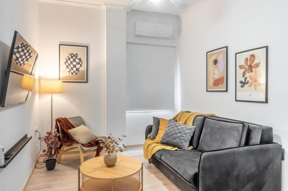 TV and multimedia, Living room, Seating area, air conditioner