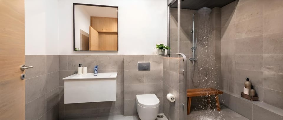 Shower, Toilet, Bathroom, towels