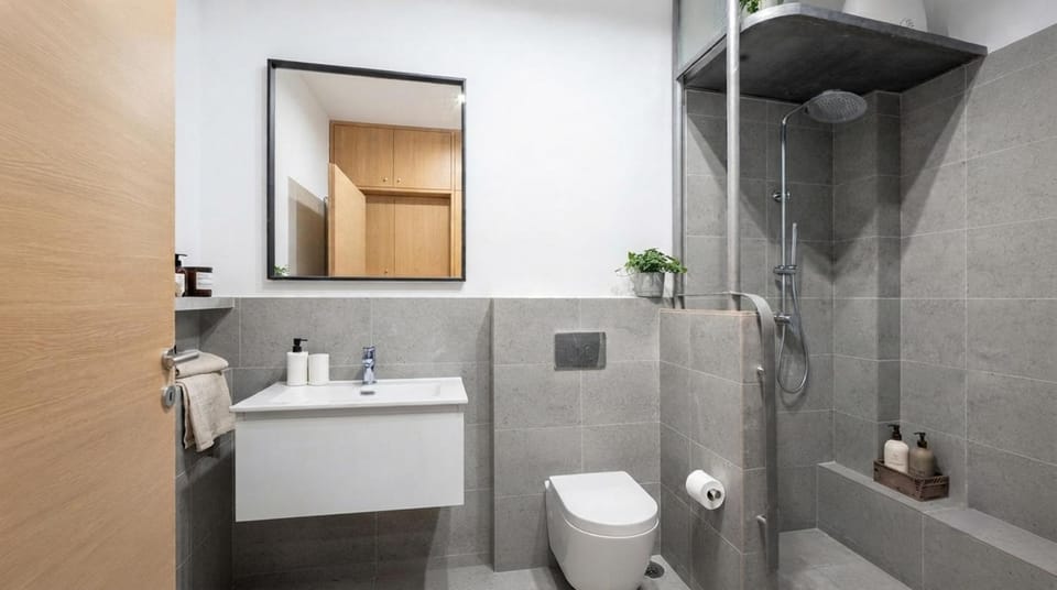 Shower, Toilet, Bathroom, towels