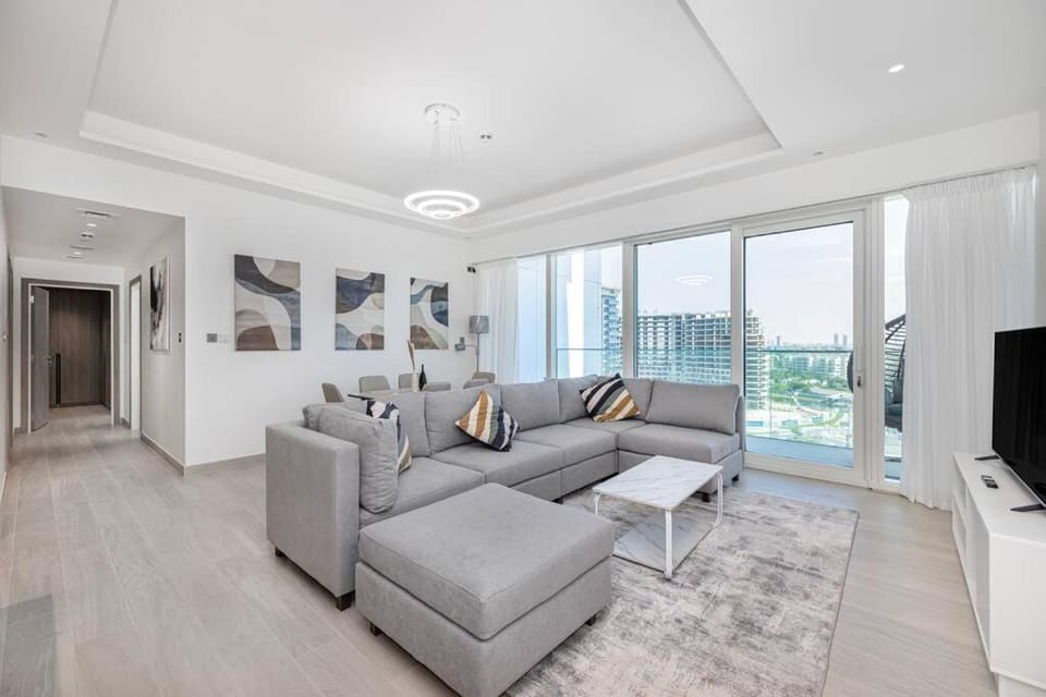 TV and multimedia, Living room, Seating area, Evening entertainment