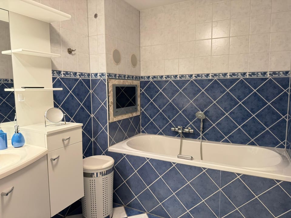 Bathroom, Bath