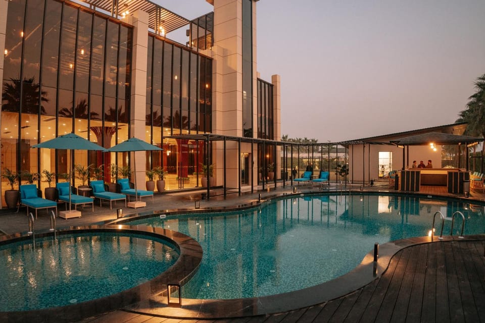 Property building, Night, Lounge or bar, Pool view, Swimming pool, Swimming pool