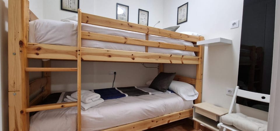Bed, Photo of the whole room, Bedroom, bunk bed