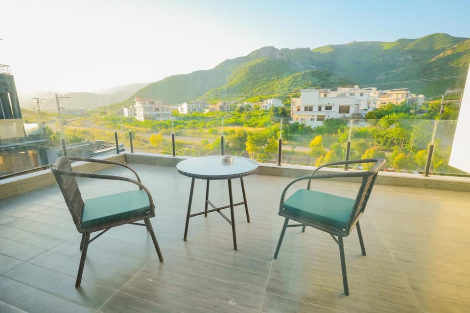 Balcony/Terrace, Balcony/Terrace, Mountain view