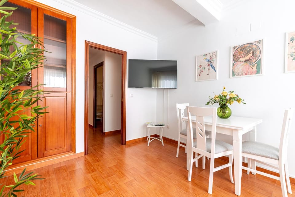 TV and multimedia, Living room, Dining area