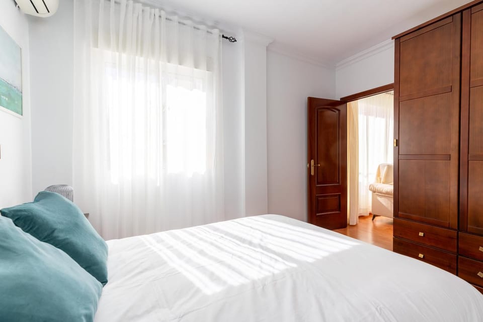 Bed, Bedroom, wardrobe, air conditioner