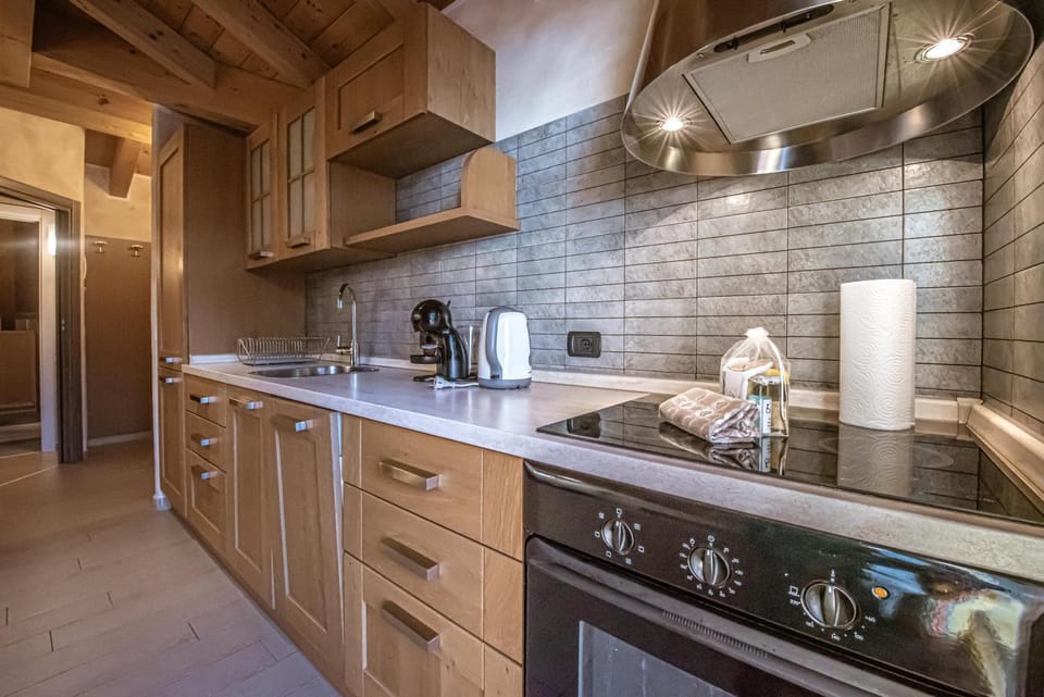 Kitchen or kitchenette, pet friendly, stove