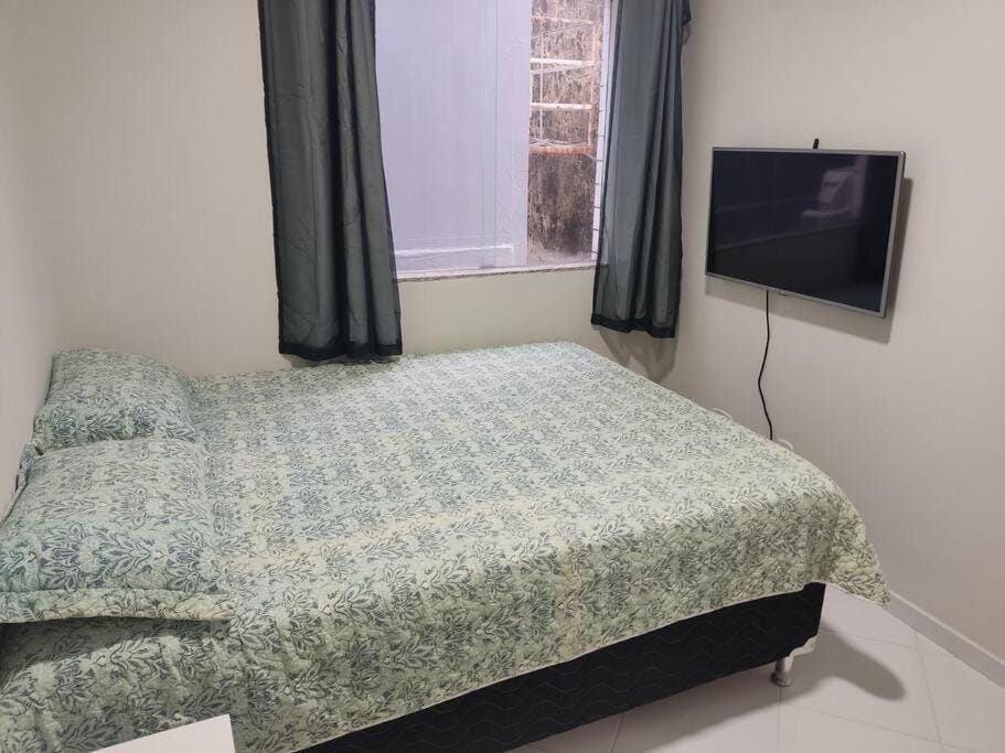 Bed, TV and multimedia, Photo of the whole room