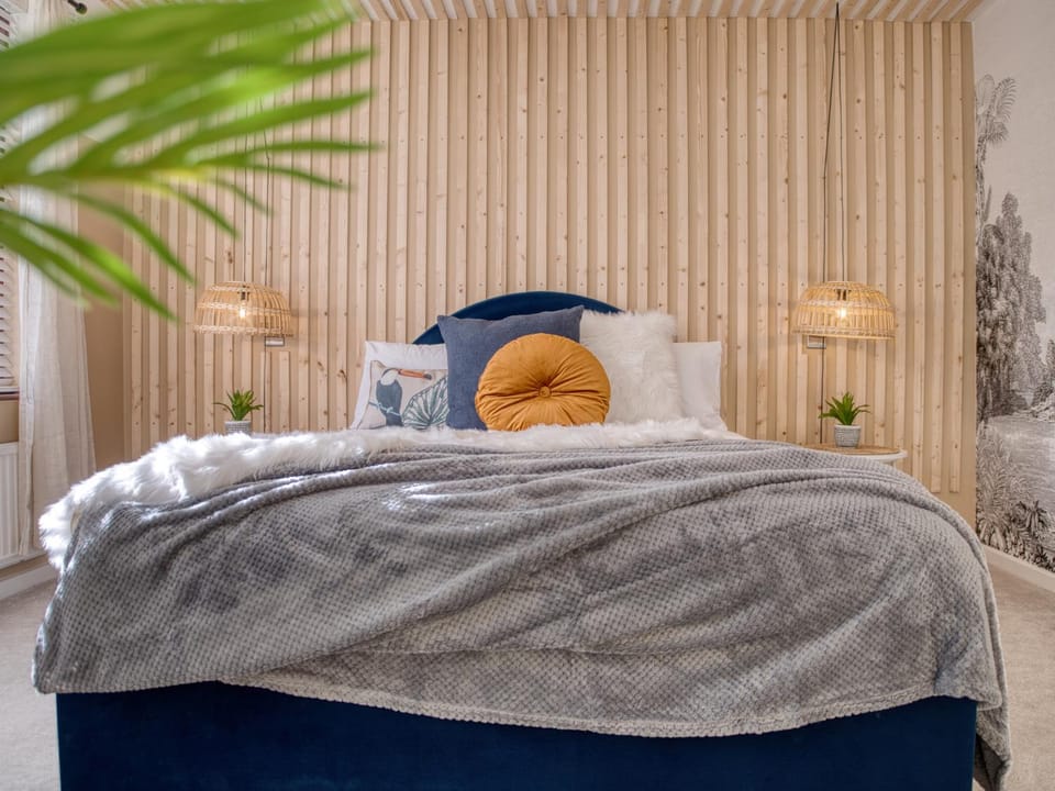 Bed, Bedroom