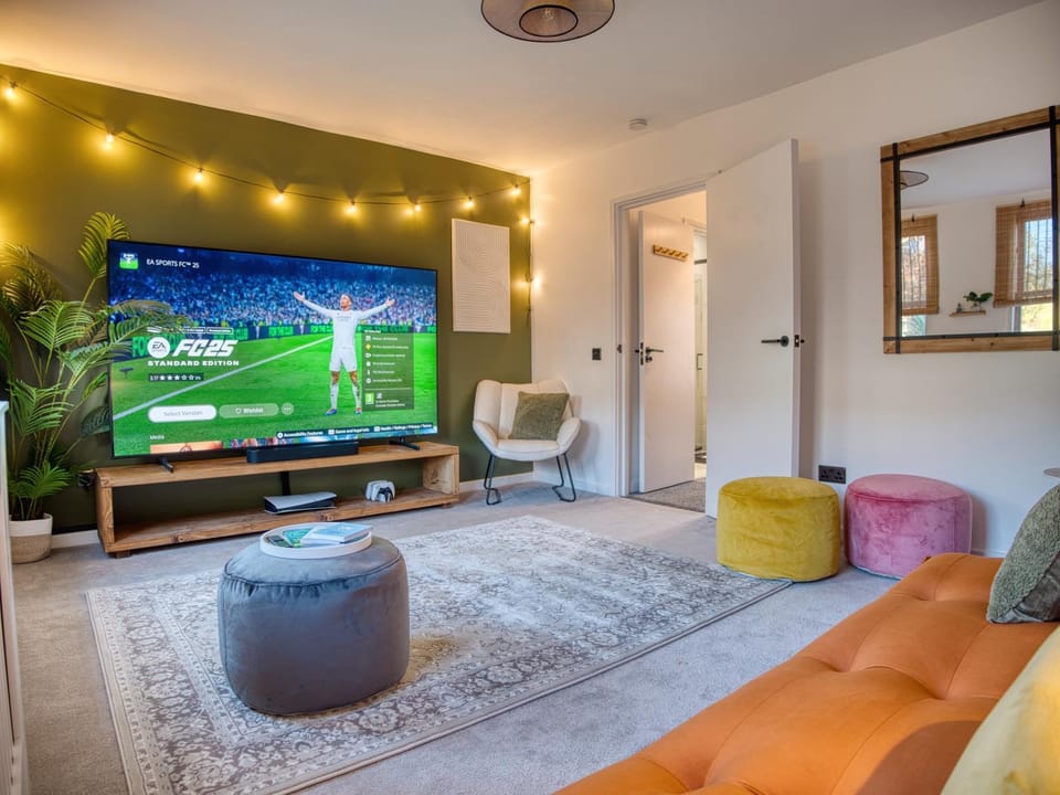 Game Room, TV and multimedia, Living room, Evening entertainment, Entertainment