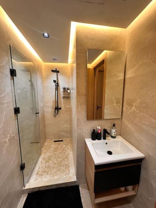 Shower, Bathroom