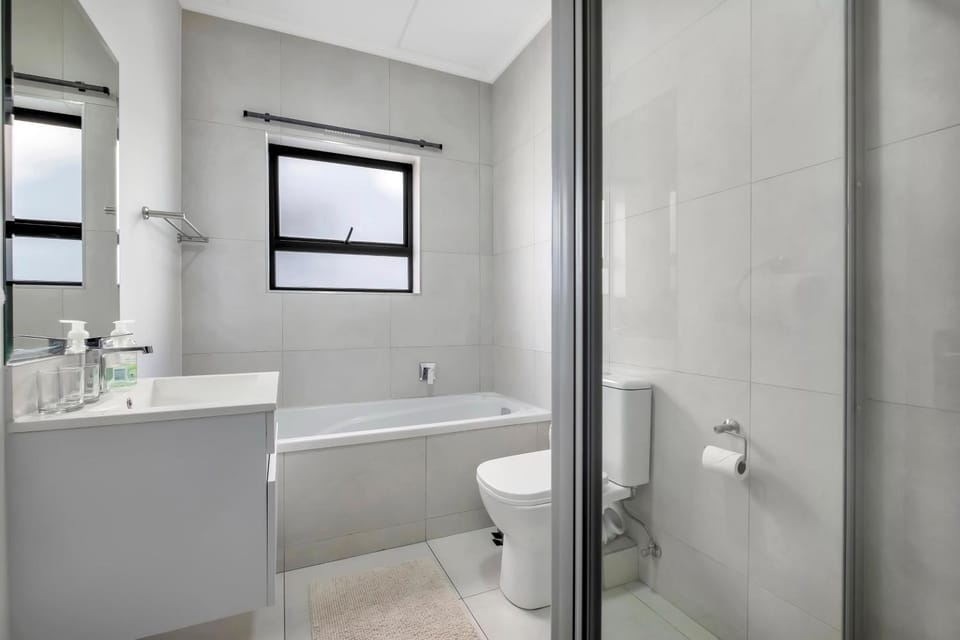 Lovely 2 bedroom, bathroom Apartment in Sandton