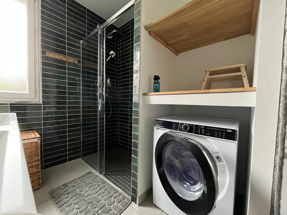 Shower, Bathroom, washing machine
