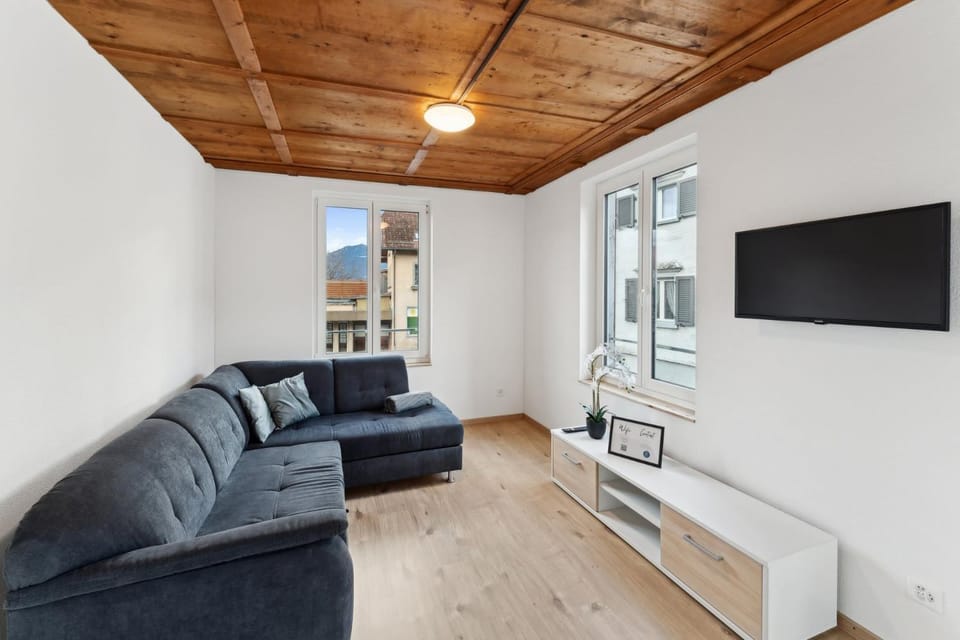 Communal lounge/ TV room, TV and multimedia, Living room, Seating area, Evening entertainment