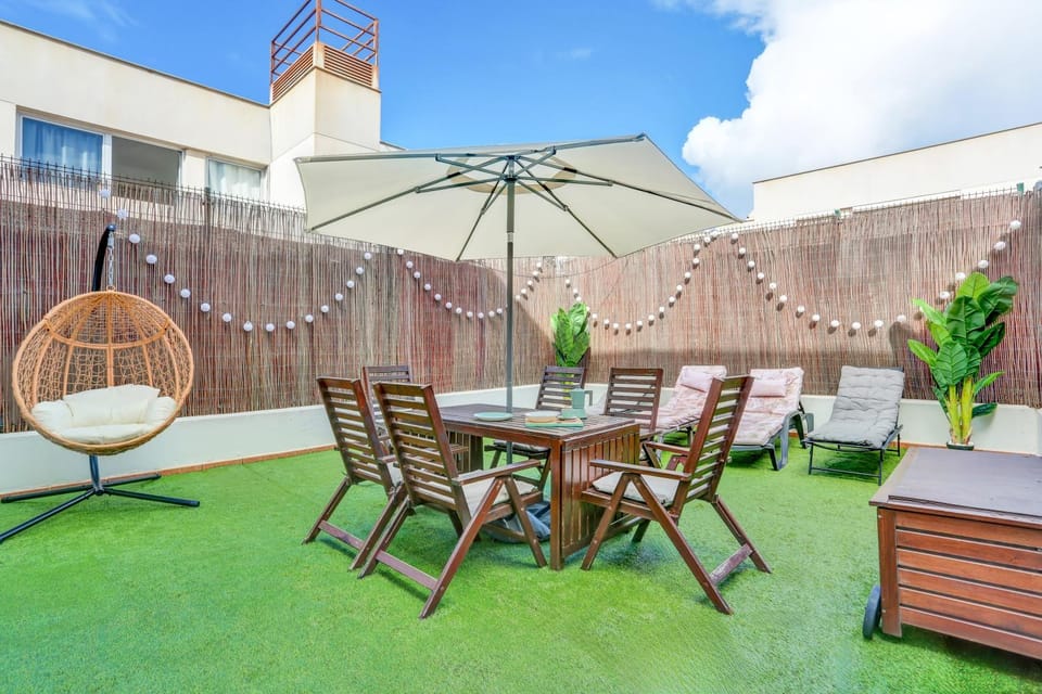 Property building, Balcony/Terrace, Living room