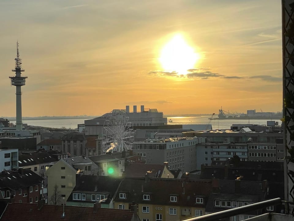 Nearby landmark, Natural landscape, City view, River view, Sea view, Sunset