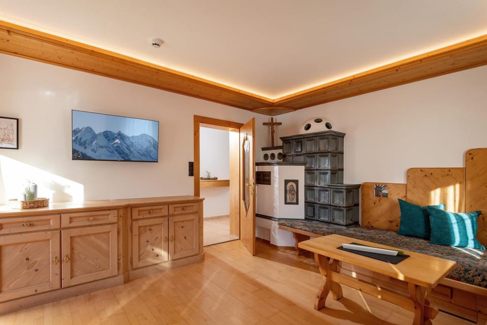 Living room, oven