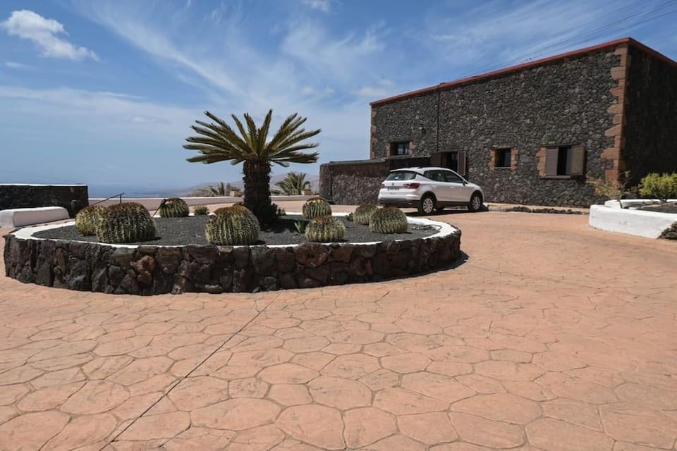 Property building, Natural landscape, Parking