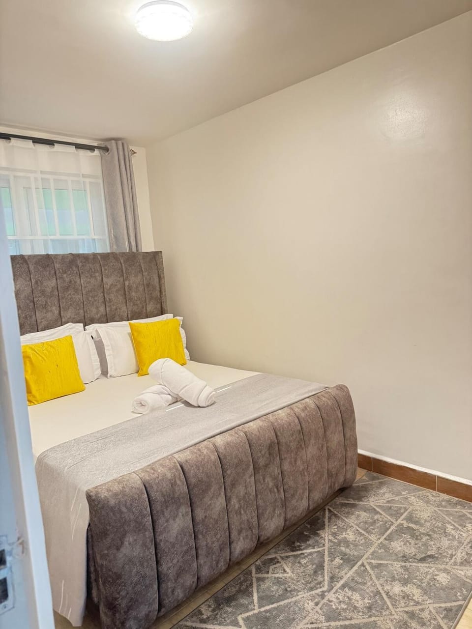 Bed, Photo of the whole room, Bedroom, towels