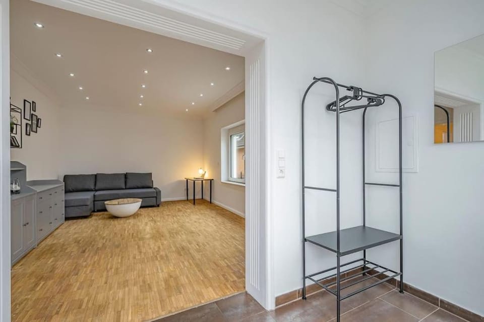 Facade/entrance, Living room, Seating area